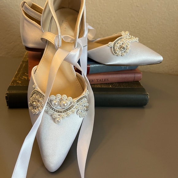 NWOT White Satin Pearl Wedding/Bridal Flats - Picture 3 of 9